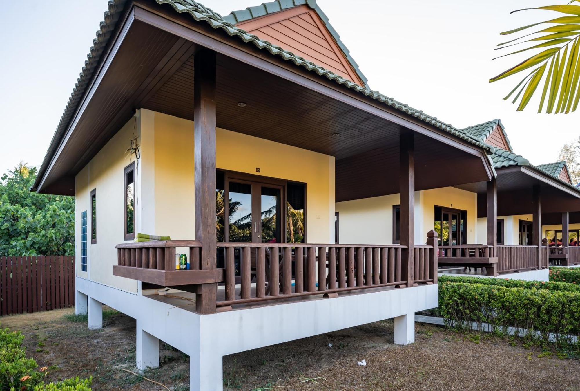 Phatcharee Resort Баан-Тай Екстер'єр фото