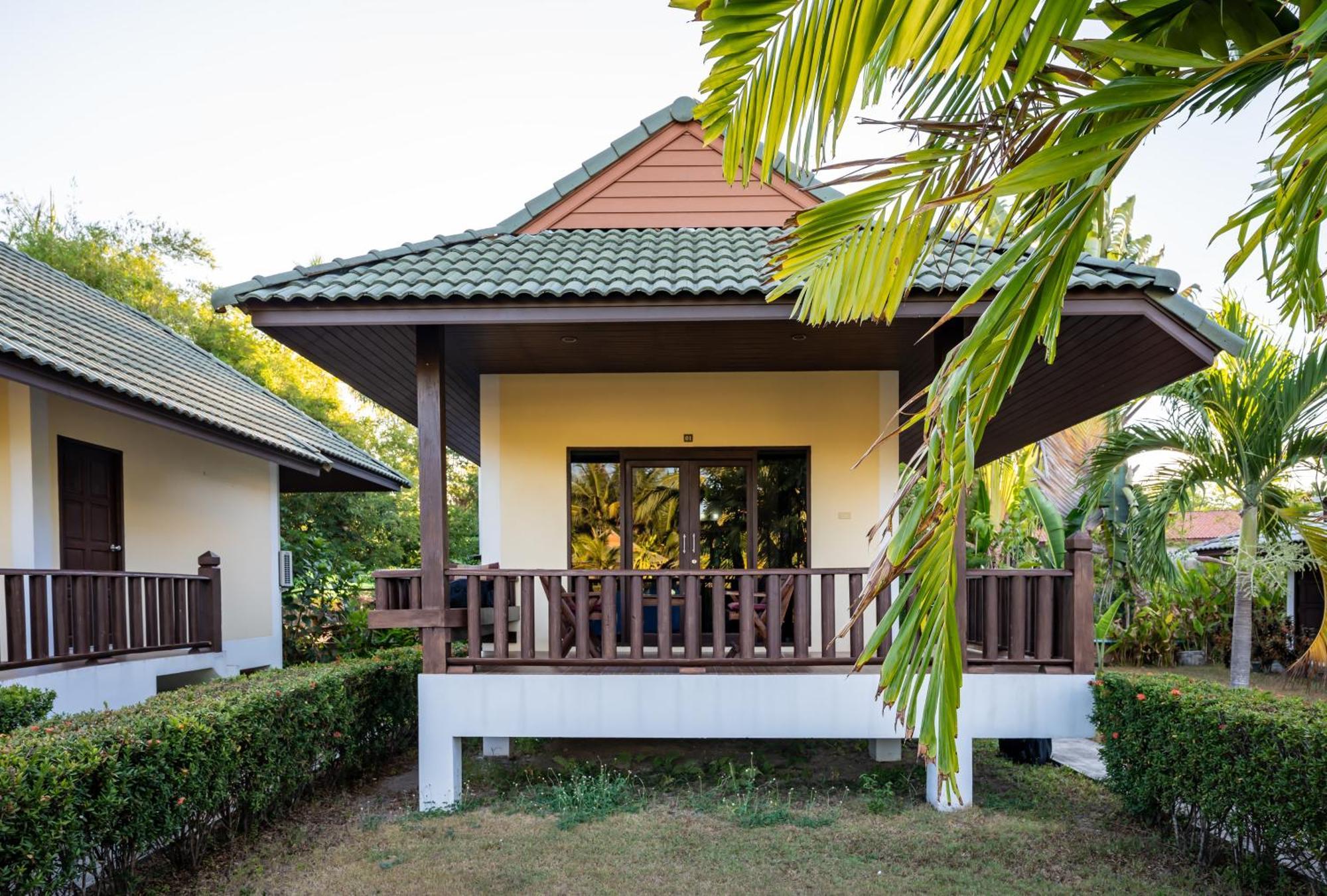 Phatcharee Resort Баан-Тай Екстер'єр фото