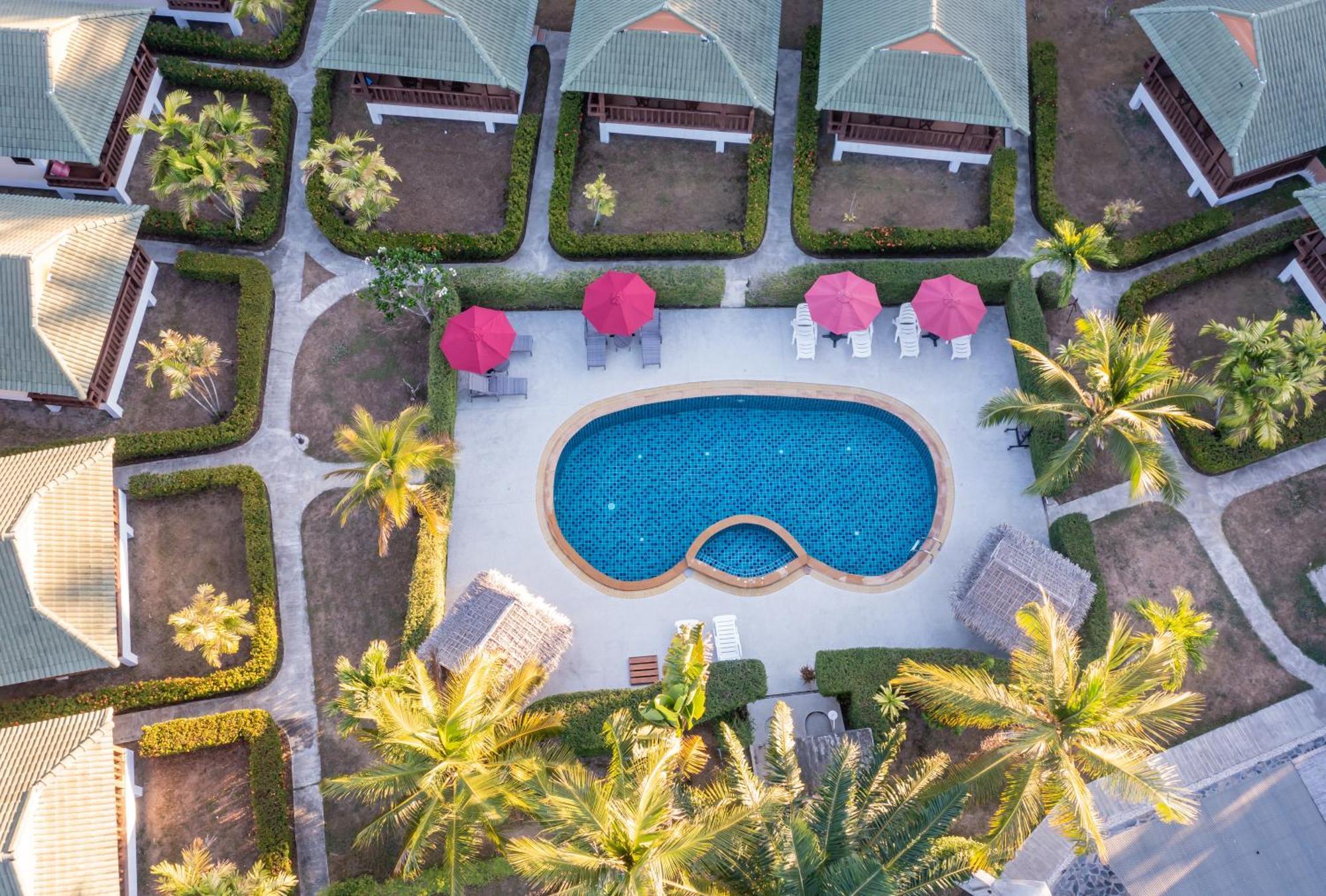 Phatcharee Resort Баан-Тай Екстер'єр фото