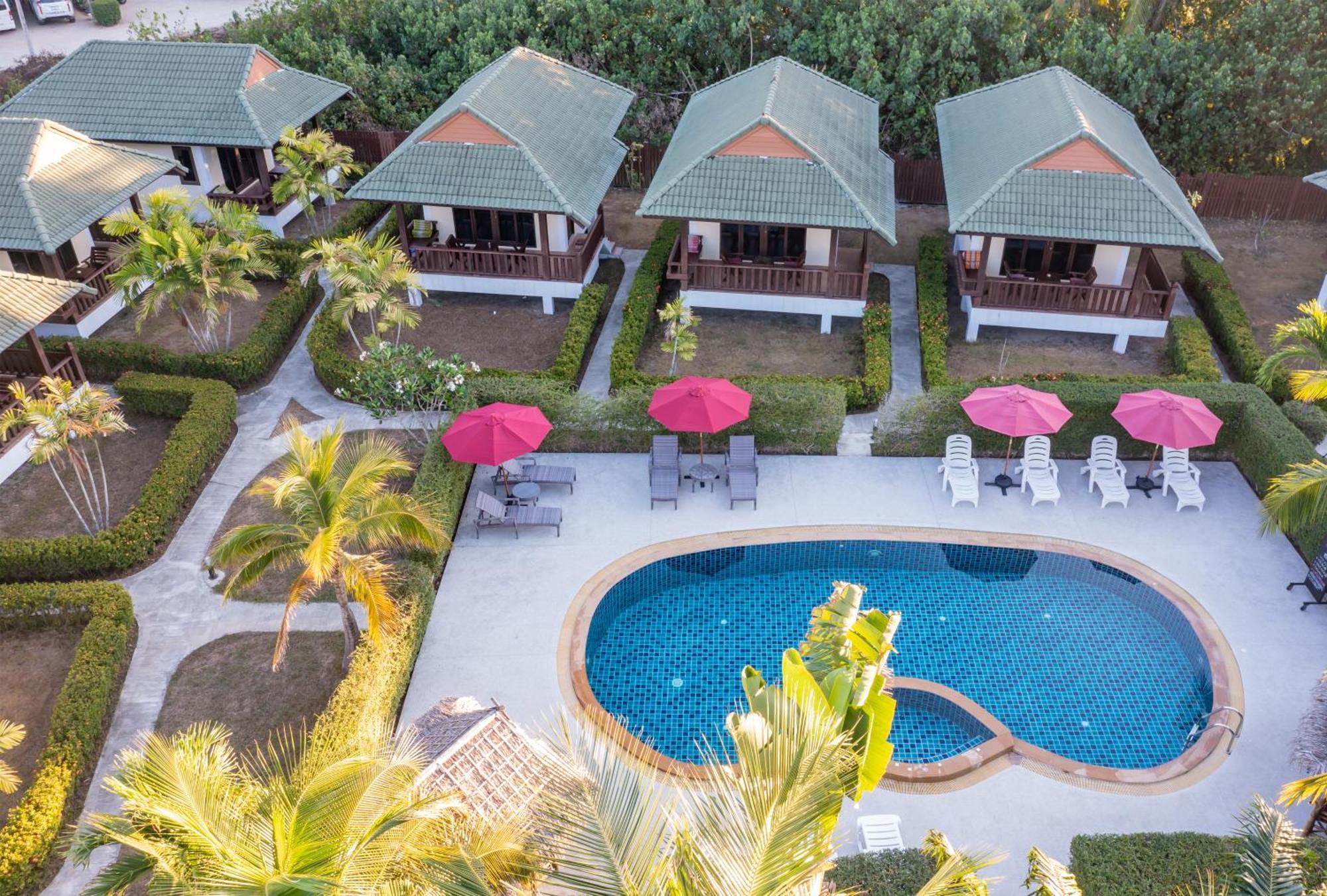 Phatcharee Resort Баан-Тай Екстер'єр фото