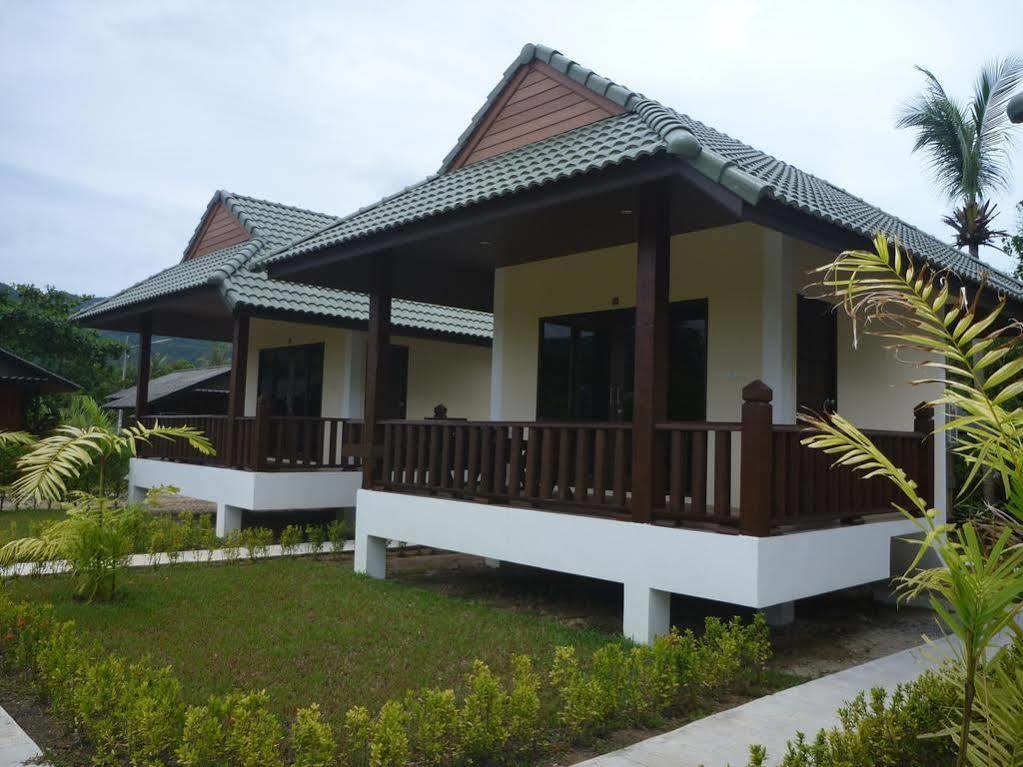 Phatcharee Resort Баан-Тай Екстер'єр фото